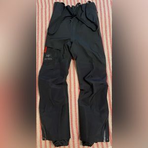 Arc’teryx Men’s Beta SV Bib Medium.